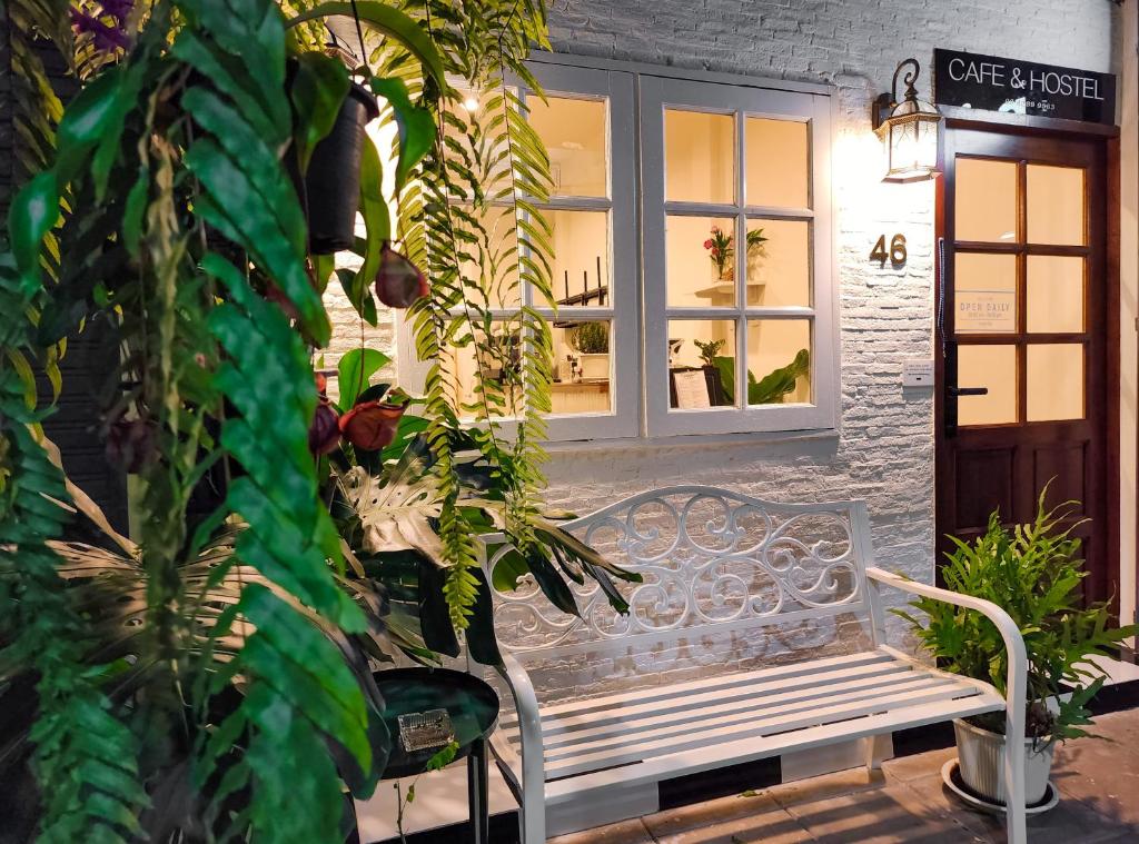 Noir Cafe And Hostel - Chinatown, Pom Prap – Updated 2024 Prices