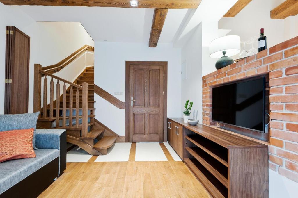 TV a/nebo společenská místnost v ubytování Mevo Apartament