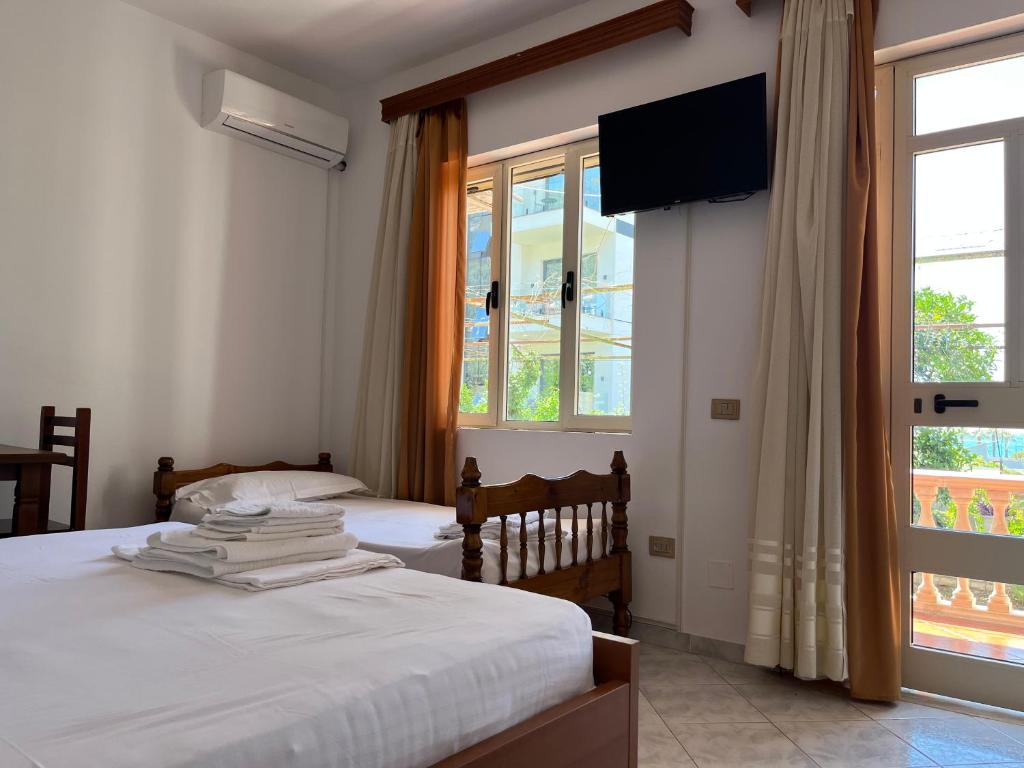 Postel nebo postele na pokoji v ubytování Rei’s place
