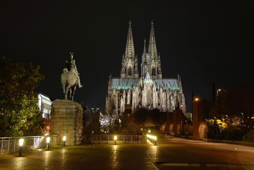 a large cathedral with a statue in front of it at night at Studio 50 qm zentral in Domnähe in Cologne