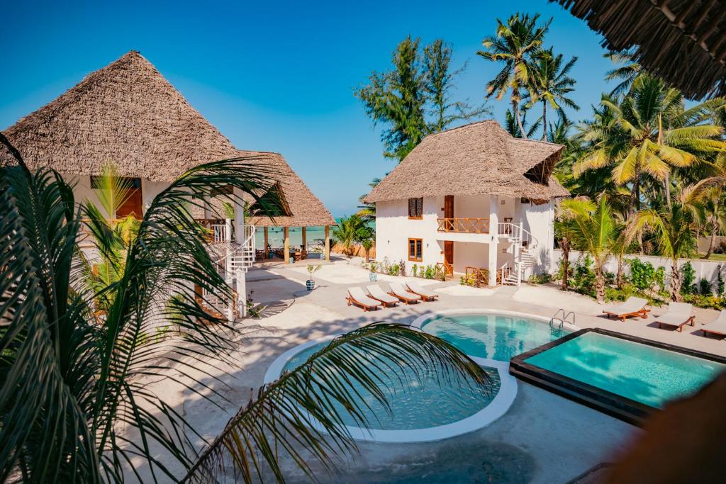 Bazén v ubytování Mayai Ocean Resort nebo v jeho okolí