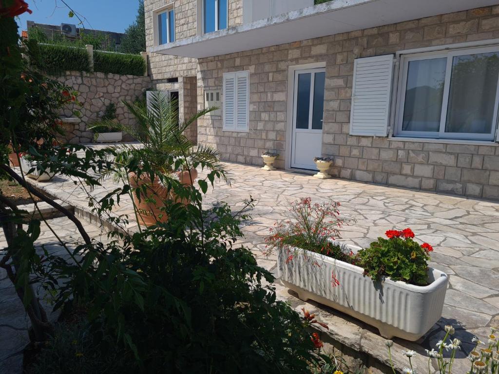 Vonkajšia záhrada v ubytovaní Villa sea oasis Ratac