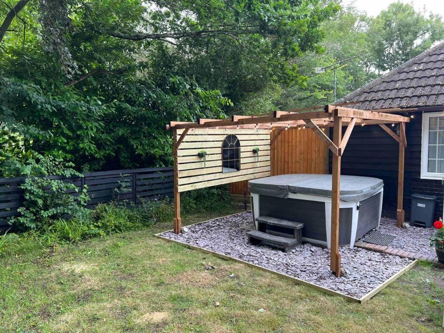 Zahrada ubytování Hot Tub hideaway! New Forest