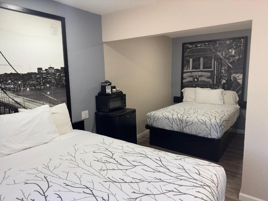 Western Village Inn-NEWLY RENOVATED - Habitación Doble Con Dos Camas Dobles