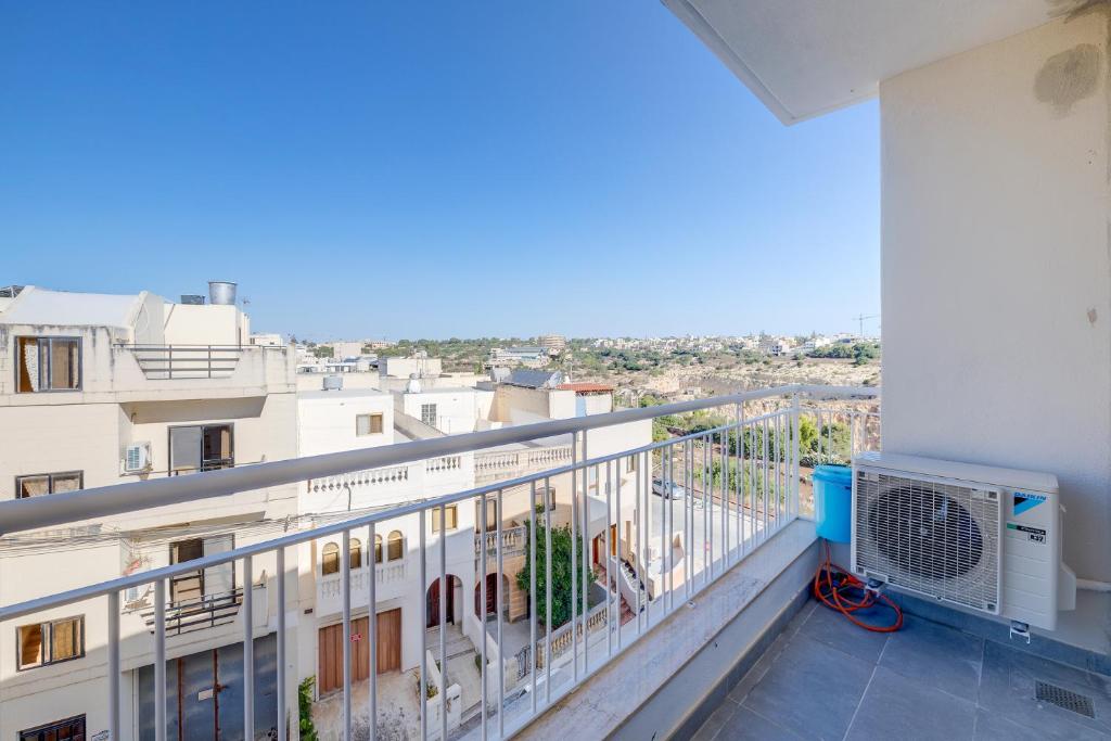 Valley's Edge Apartments - Apartment With Balcony