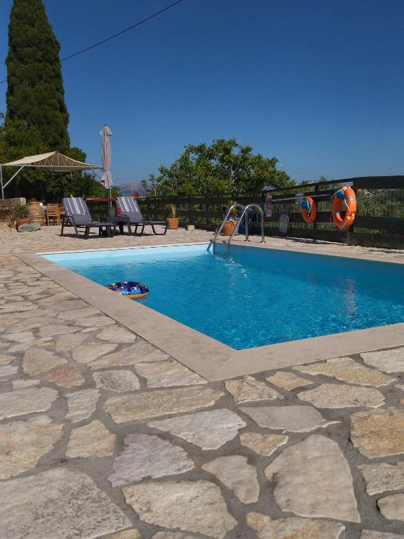 Bazén v ubytování Villa Serenity nebo v jeho okolí
