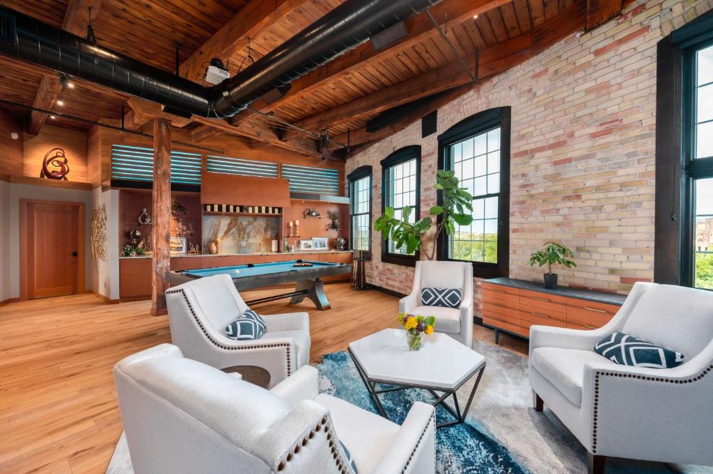 A closer look at Exquisite Penthouse Apartment