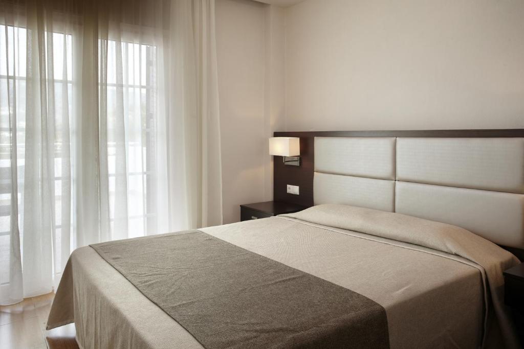 Posteľ alebo postele v izbe v ubytovaní Panorama Botsaris Apartments