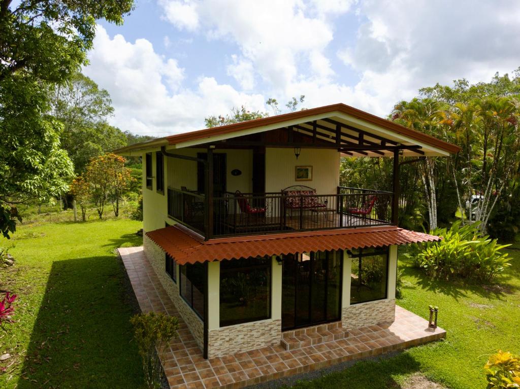 Cette petite maison dispose d'un balcon. dans l'établissement Serenity, à Fortuna