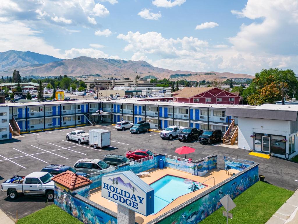 Majoituspaikan Holiday Lodge Wenatchee uima-allas tai lähistöllä sijaitseva uima-allas