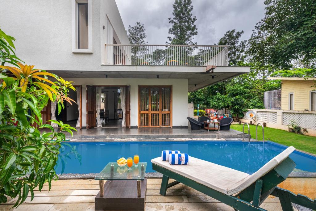 SaffronStays Amrapali - 3BD Farmstay with private pool in Nashik - Housity