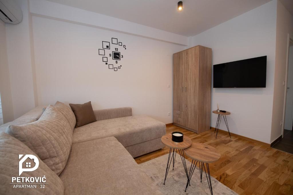 TV a/nebo společenská místnost v ubytování Petković apartmani STUDIO32