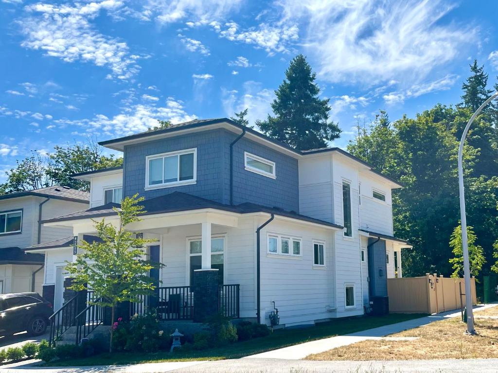 The Harmony Inn Spacious 2 Bdrms 2 Beds Basement Suite - Housity