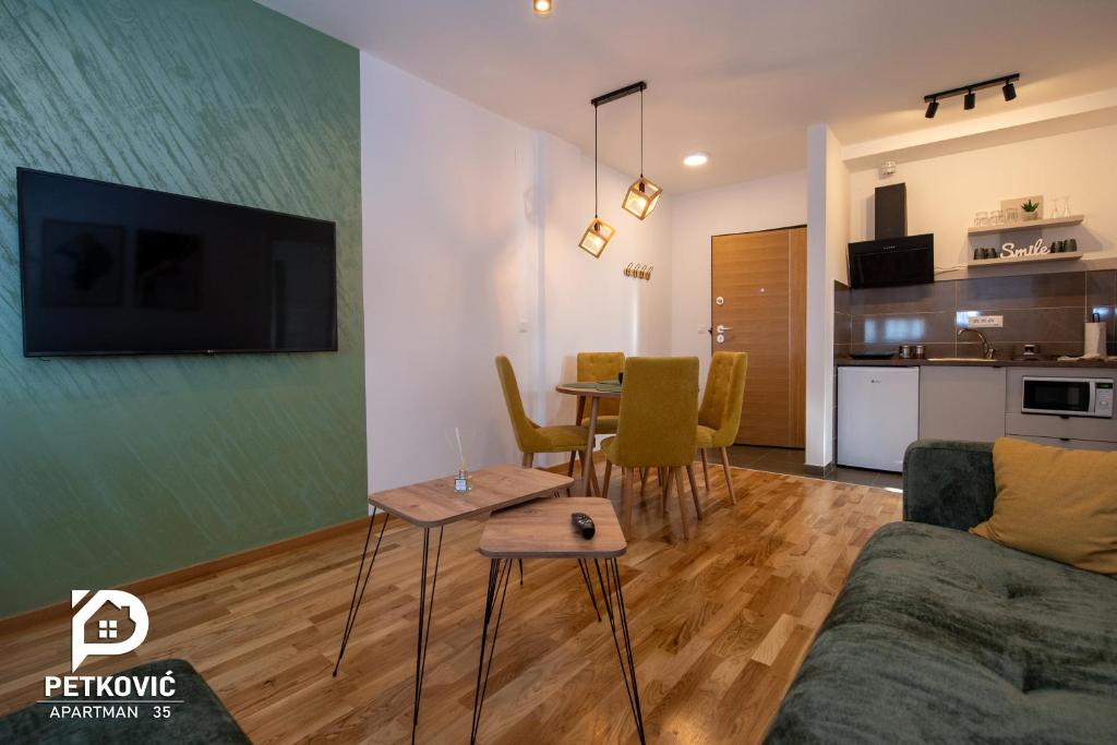 Kuchyň nebo kuchyňský kout v ubytování Petković apartmani 35