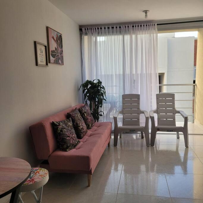 a living room with a couch and chairs and a table at Apartamento Tranquilo para Descansar in Sincelejo