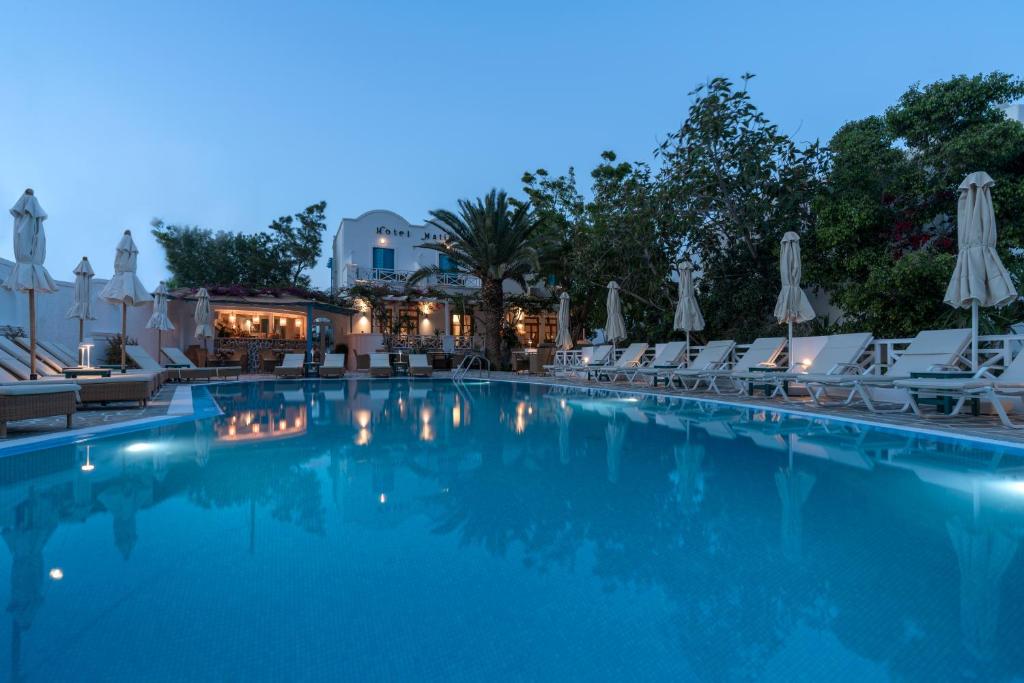 Het zwembad bij of vlak bij Hotel Matina