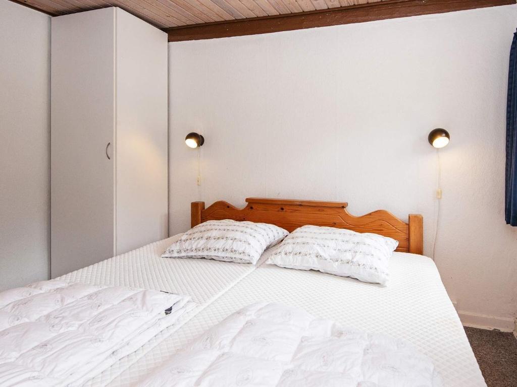 Postel nebo postele na pokoji v ubytování 14 person holiday home in Ørsted-By Traum