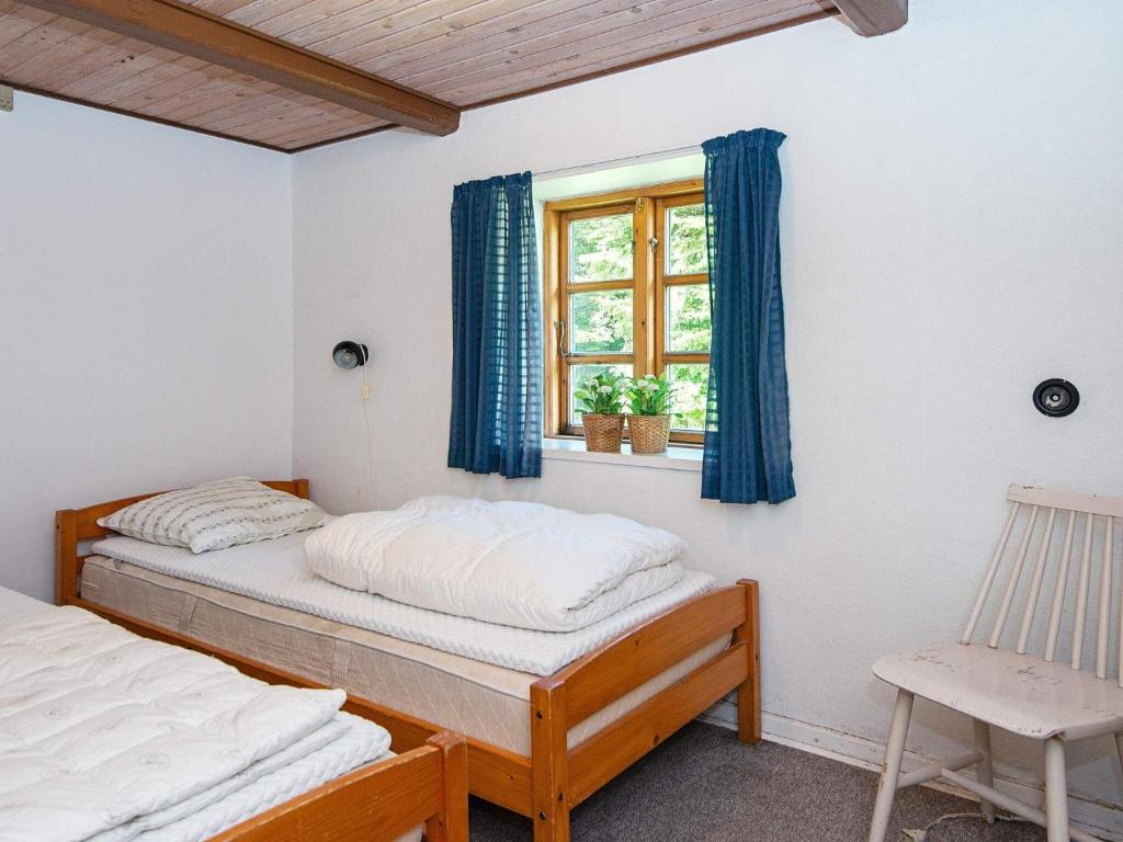 Postel nebo postele na pokoji v ubytování 14 person holiday home in Ørsted-By Traum