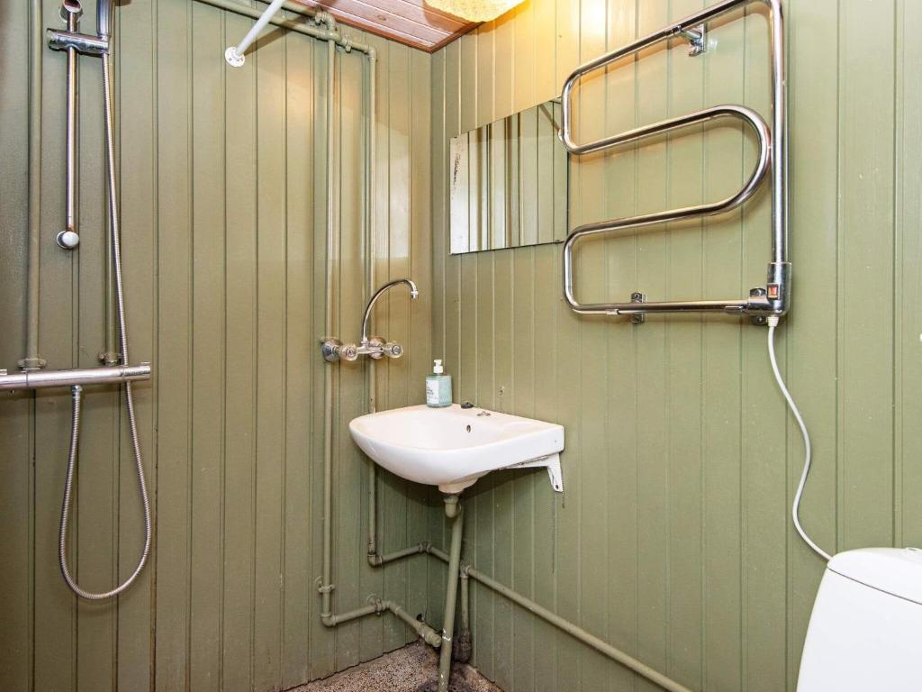 Koupelna v ubytování 14 person holiday home in Ørsted-By Traum