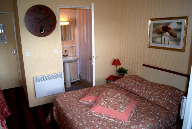 Postel nebo postele na pokoji v ubytování Hôtel Maya