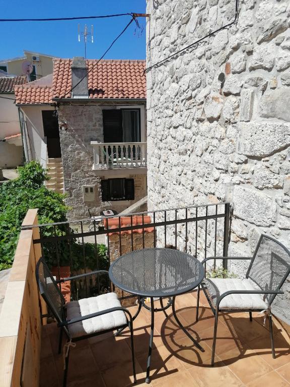 Balkón alebo terasa v ubytovaní Apartment Kukljica 8209a