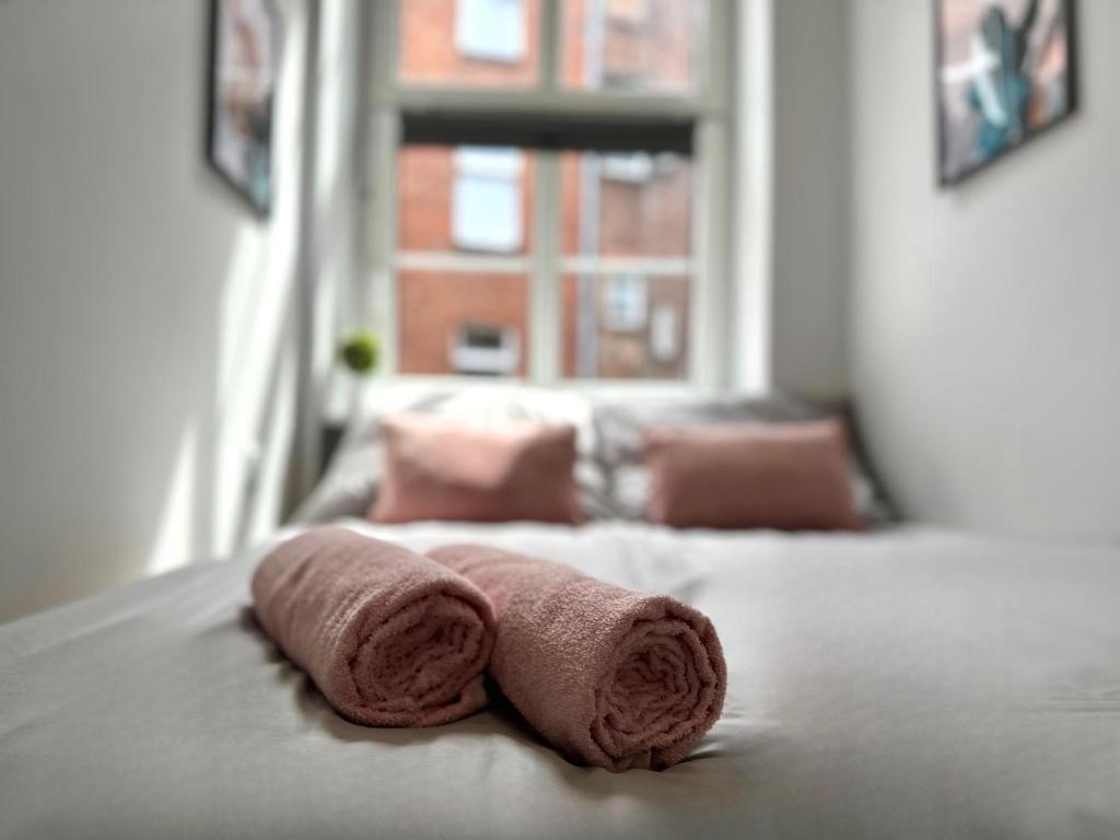 a couple of towels sitting on top of a bed at MMRent Merci Room in Gdańsk