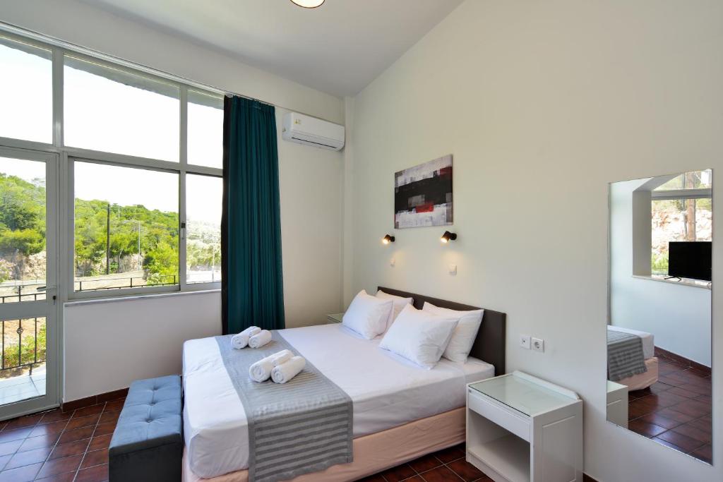 Loucerna Suites Chania - Dreifachzimmer Mit Mountain View