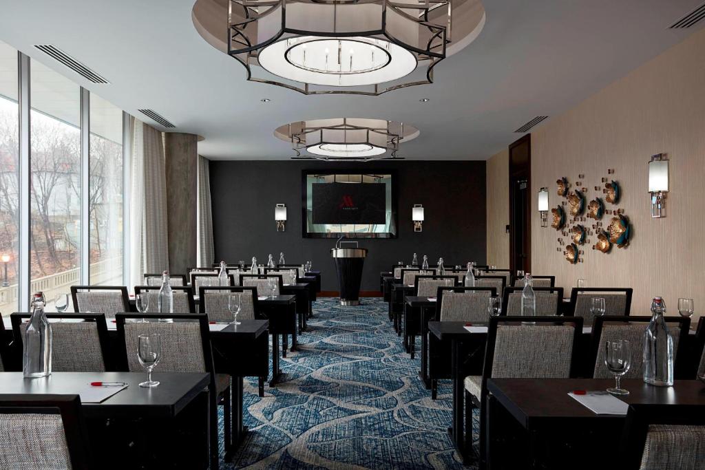 Posezení v ubytování Ithaca Marriott Downtown on the Commons