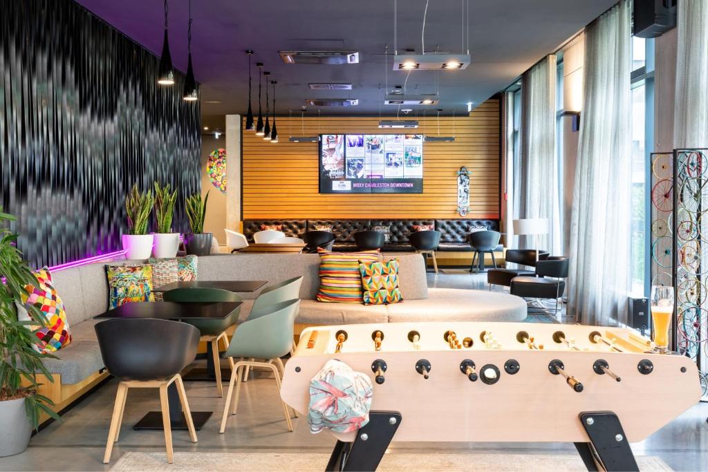 Moxy Frankfurt Airport - Resim 9