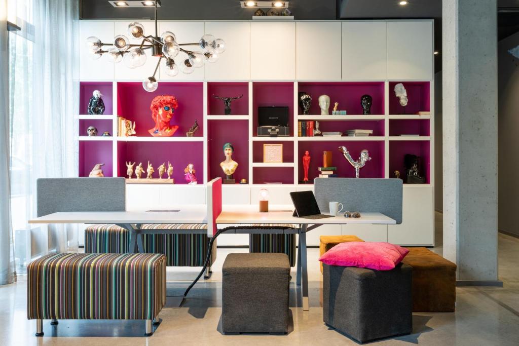 Moxy Frankfurt Airport - Resim 22