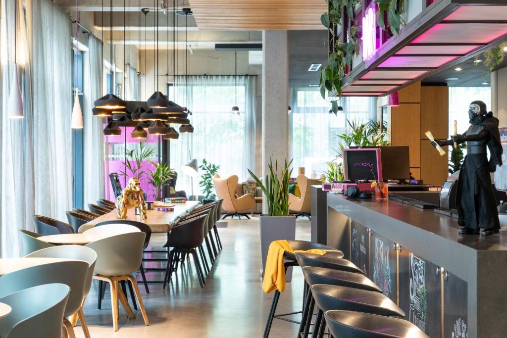 Moxy Frankfurt Airport - Resim 21