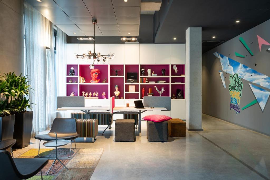 Moxy Frankfurt Airport - Resim 18