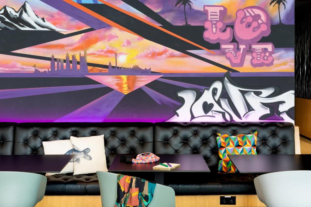 Moxy Frankfurt Airport - Resim 19