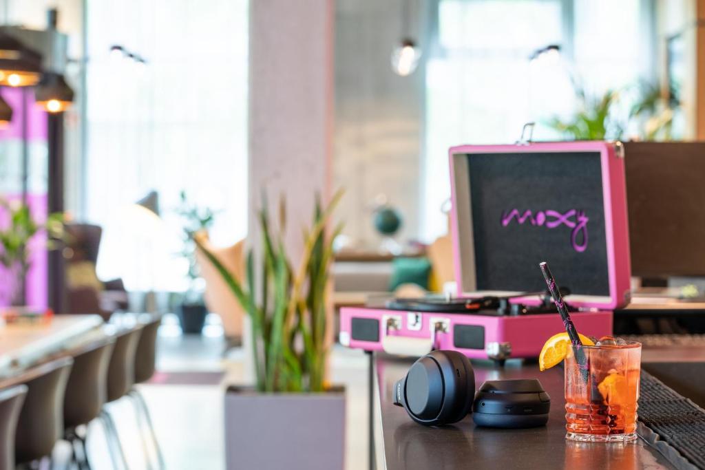 Moxy Frankfurt Airport - Resim 27