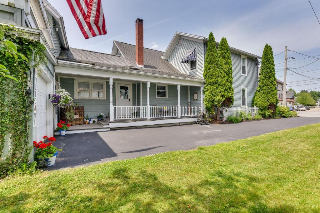 Trendy Chautauqua Lake Vacation Rental!, Bemus Point (updated prices 2024)