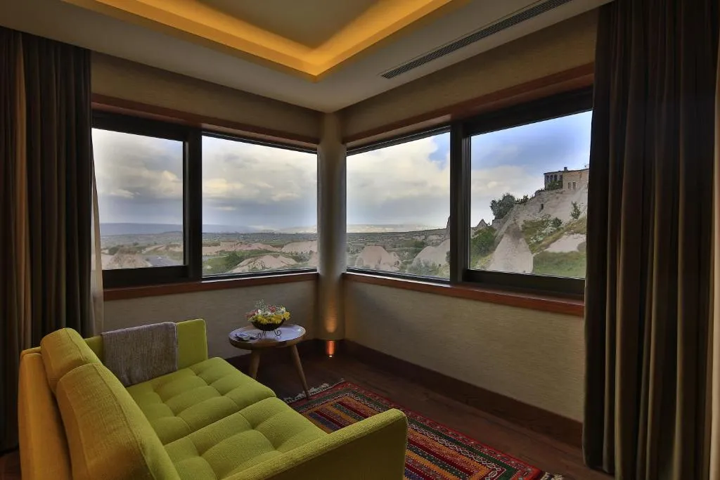 King Cave Suite with Spa bath