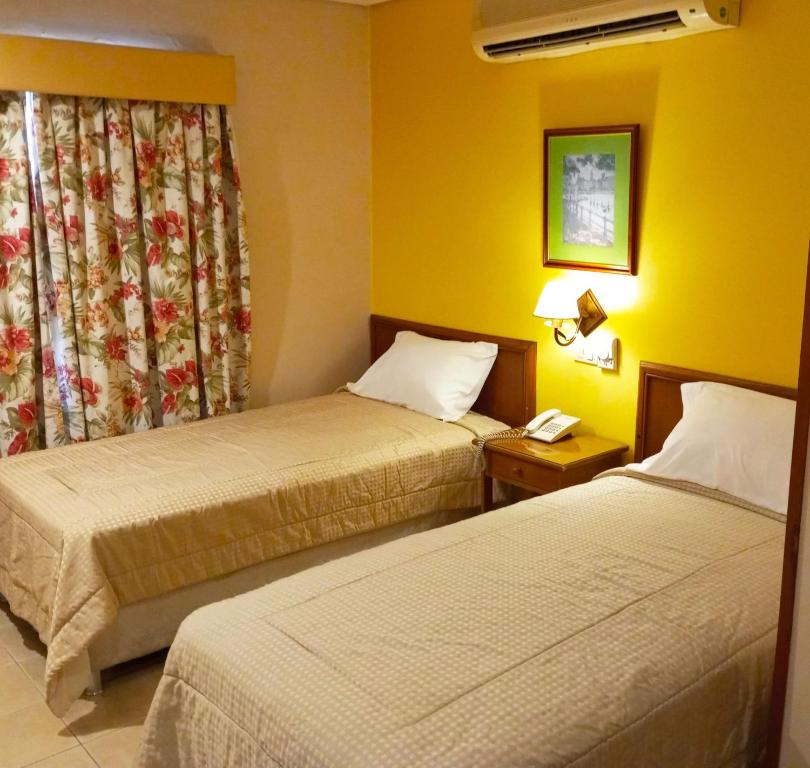 Postel nebo postele na pokoji v ubytování Hotel Bristol Asuncion