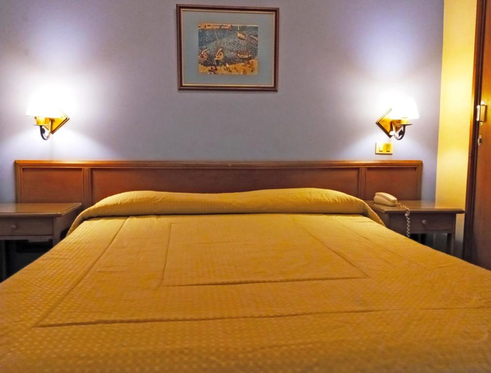 Postel nebo postele na pokoji v ubytování Hotel Bristol Asuncion