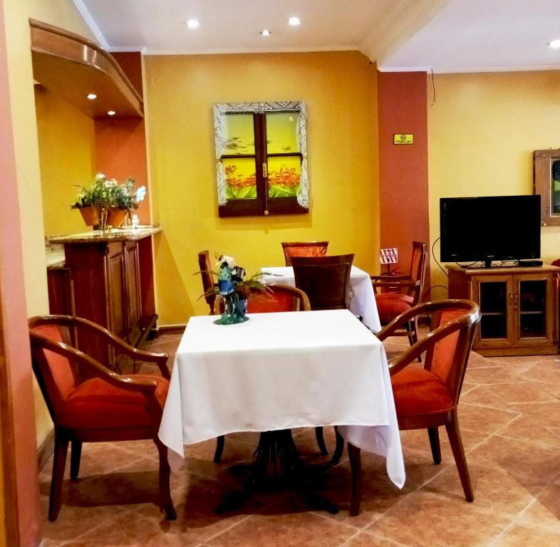 TV a/nebo společenská místnost v ubytování Hotel Bristol Asuncion