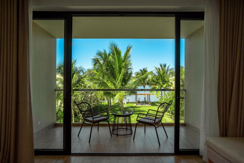 Bungalow Premier Giường Đôi Có Ban Công Hướng Vườn