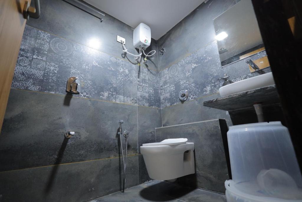 Koupelna v ubytování HOTEL RK FORTUNE