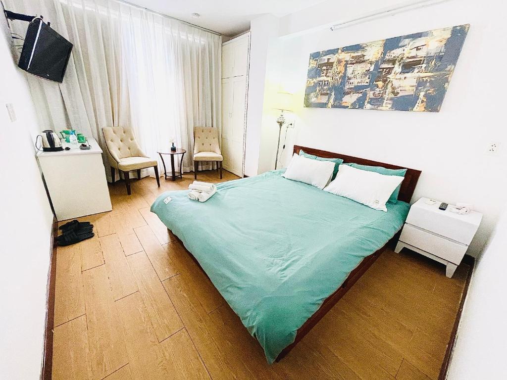 Postel nebo postele na pokoji v ubytování Onestar Danang Riverside