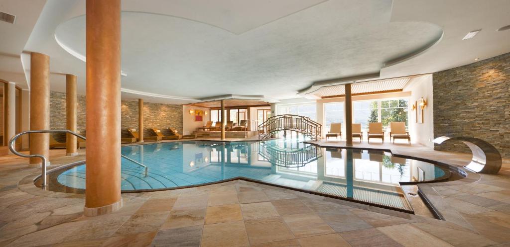 Bazén v ubytování Hotel Waldhof nebo v jeho okolí
