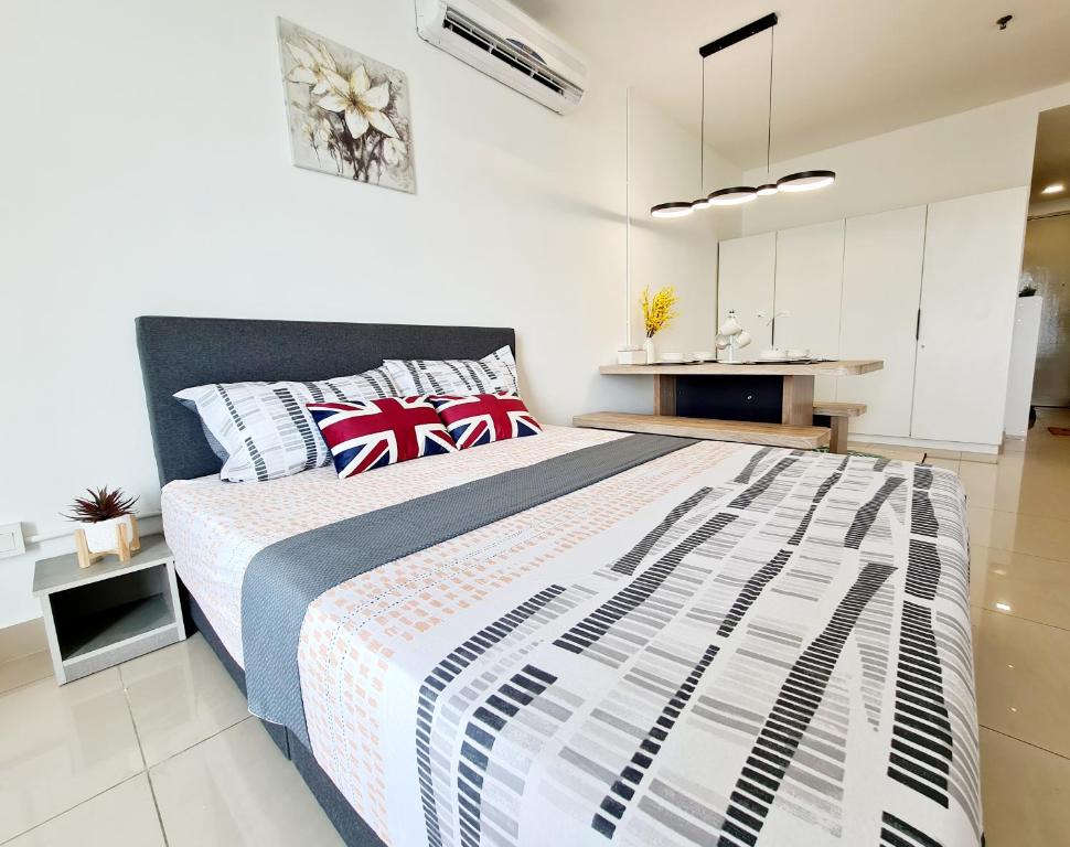 Postel nebo postele na pokoji v ubytování 4 Guest Studio Subang Jaya SS15 Courtyard First Subang LRT SS15 Subang Jaya Medical Center Subang Parade Nu Empire Subang Inti College Taylors College