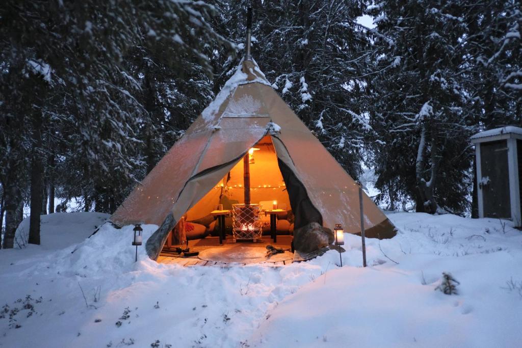 Tentipi River Camp v zimě