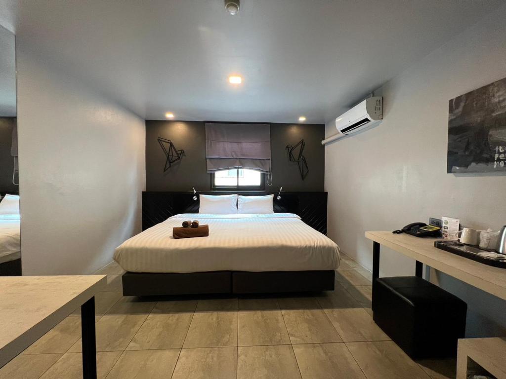 Postel nebo postele na pokoji v ubytování WE Terminal Hotel