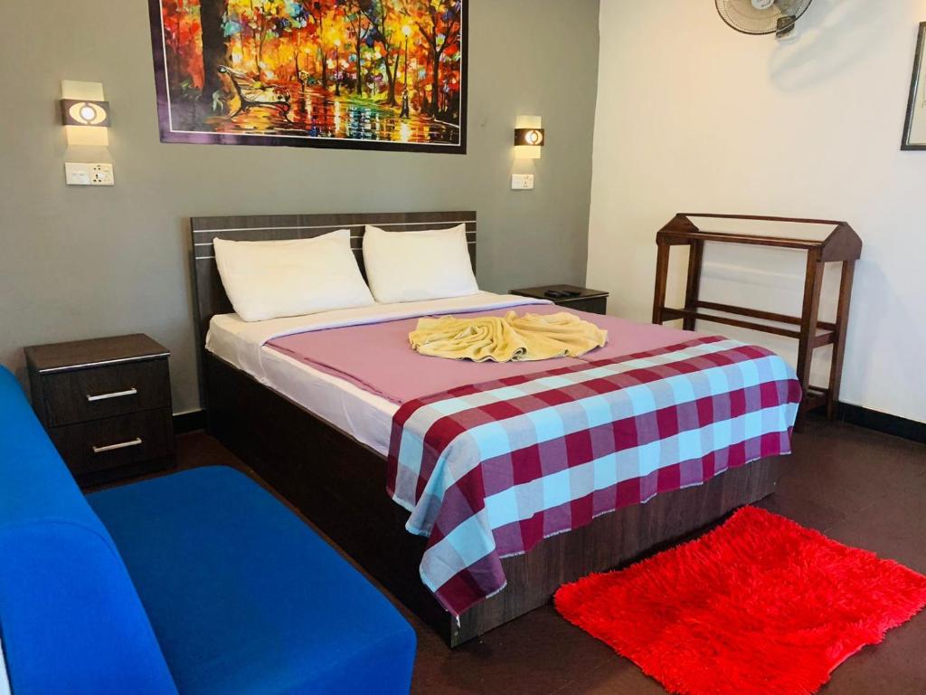 a bedroom with a bed with a colorful blanket on it at Royal Paradise in Ella