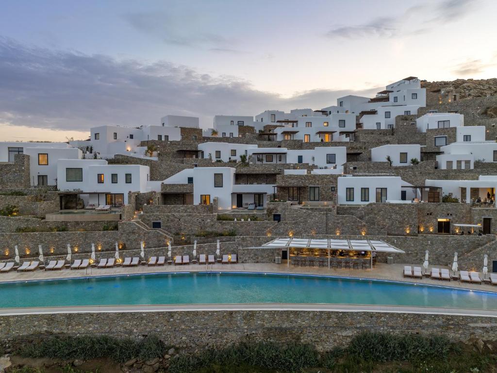 Bazén v ubytovaní Cali Mykonos alebo v jeho blízkosti
