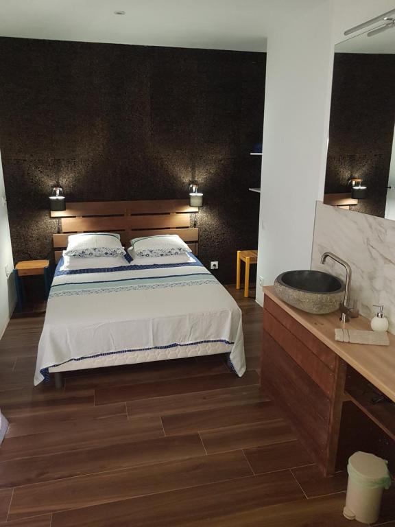 a bedroom with a bed and a bath tub at Chambre cosy in Bonifacio