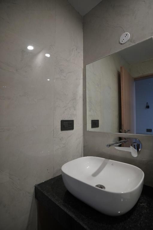 Koupelna v ubytování Hotel Krishna Inn